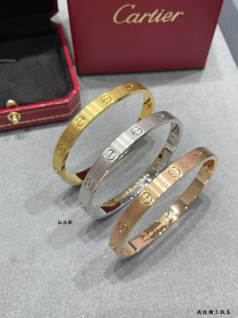 Ca*t*er Wide LOVE brushed Bracelet