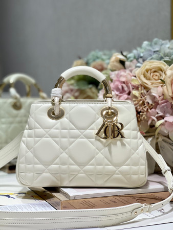 Lady D*0r 95•22  24×16.5×9.5cm