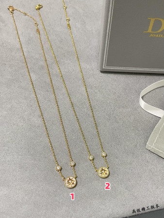 D*0r Mini compass Necklace