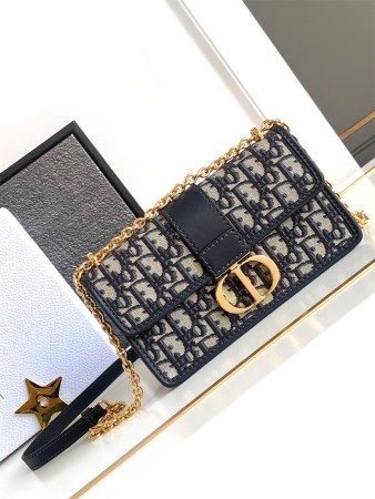 D*0r 30 MONTAIGNE EAST-WEST BAG WITH CHAIN Blue D*0r Oblique Jacquard 21 x 12 x 6 cm / 8.5 x 4.5 x 2.5 inches