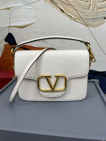 va*t*no GARAVANI LOCÒ CALFSKIN SHOULDER Small BAG 22 x 16  x 7 cm