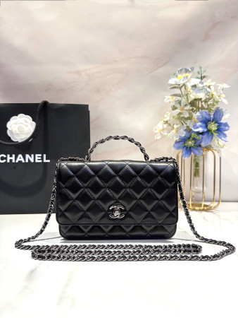 Ch*el CLASSIC WALLET ON CHAIN 4.8 × 7.5 × 1.4 in