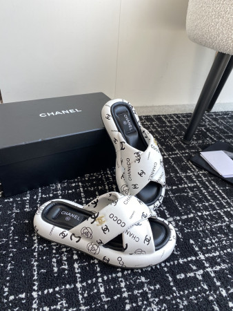 UA Ch*el SLIPPERS
