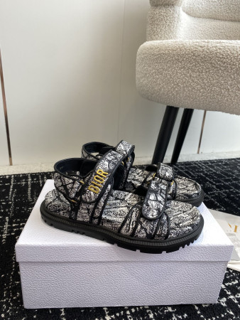UA D*0ract Sandal