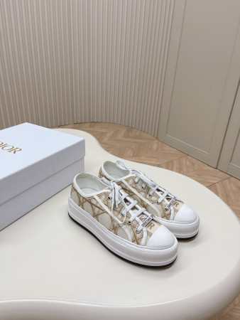 UA Walk'n'D*0r Platform Sneaker