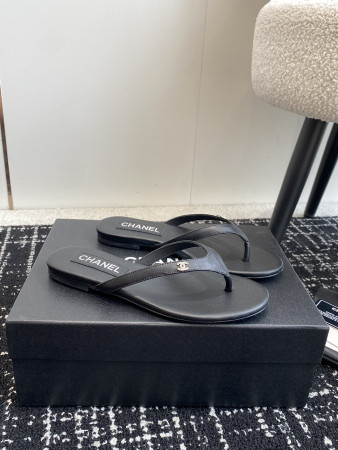 UA Ch*el THONGS