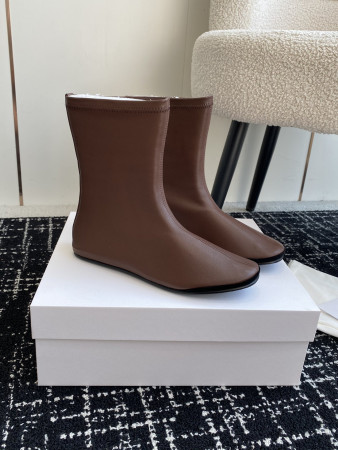 UA T*e R0w Boot