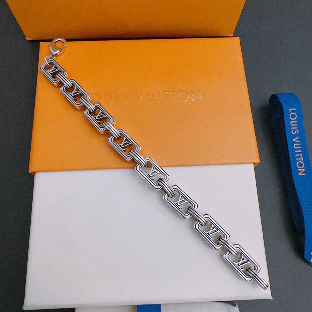 L0*is V*t0n Bracelet