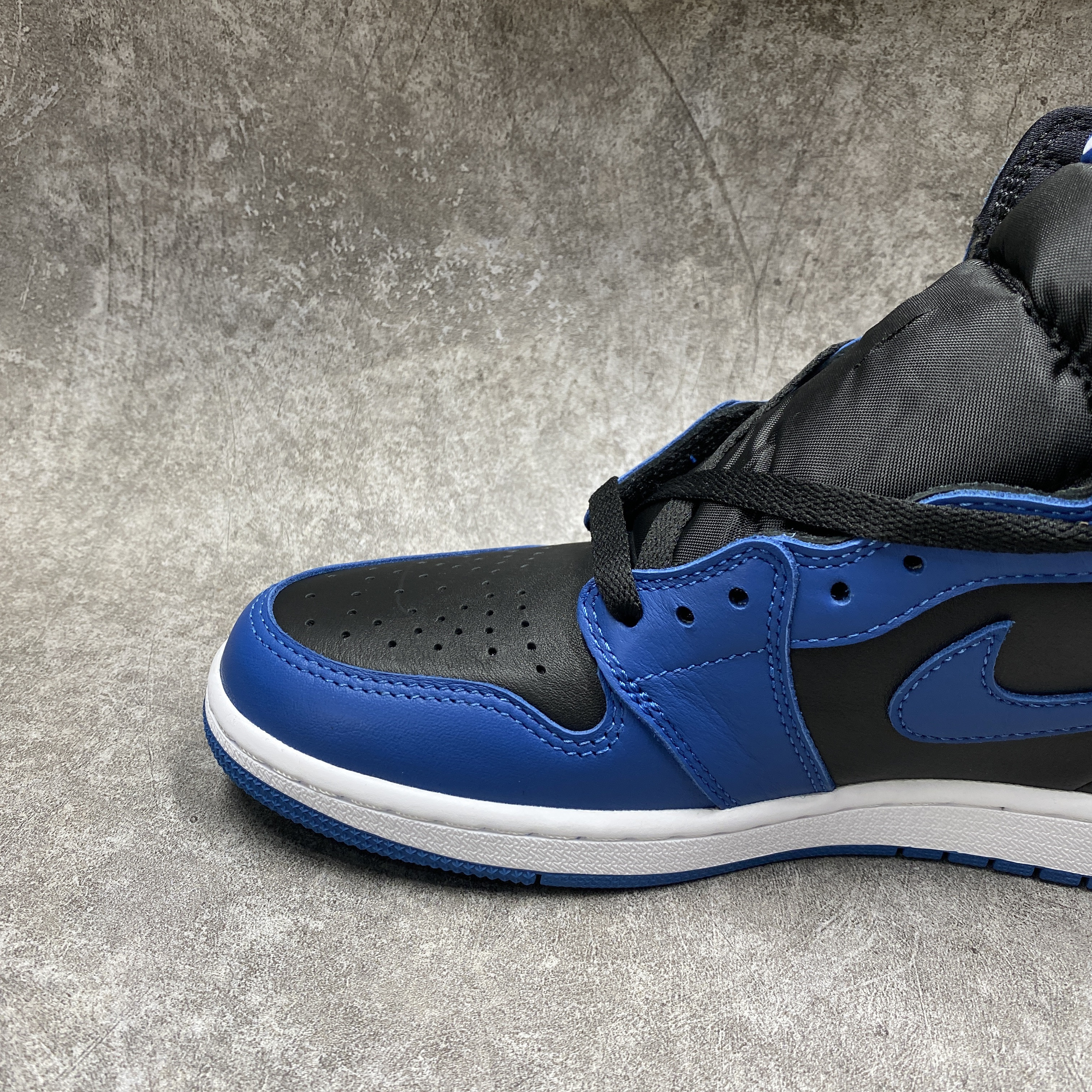 Air Jordan 1 Retro High OG Dark Marina Blue