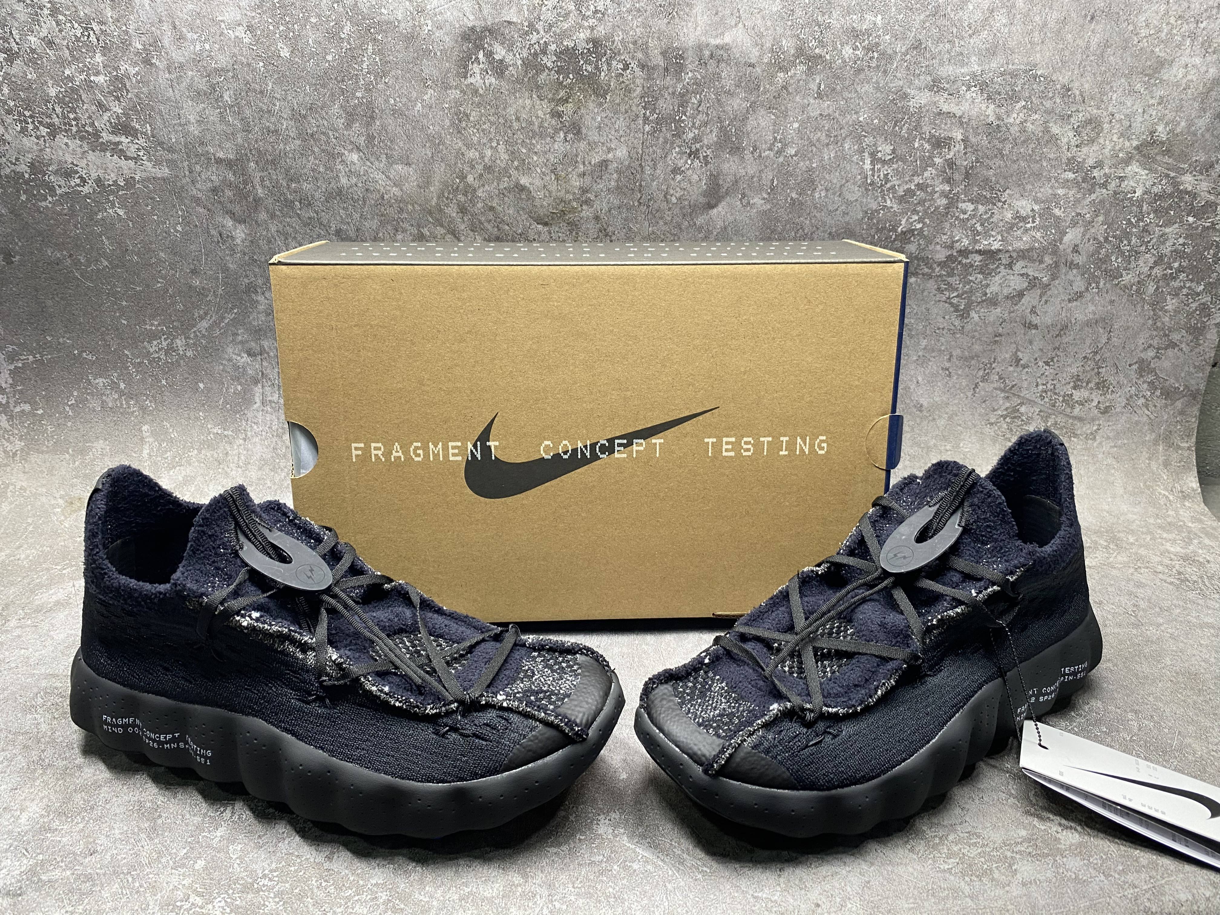 UA Nike Mind 002 Flyknit