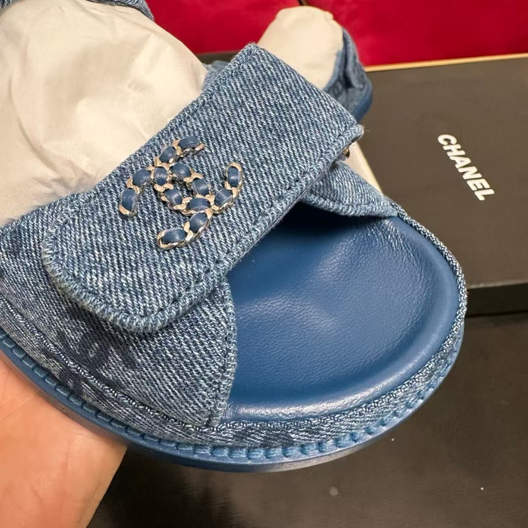 UA Ch*el Slides