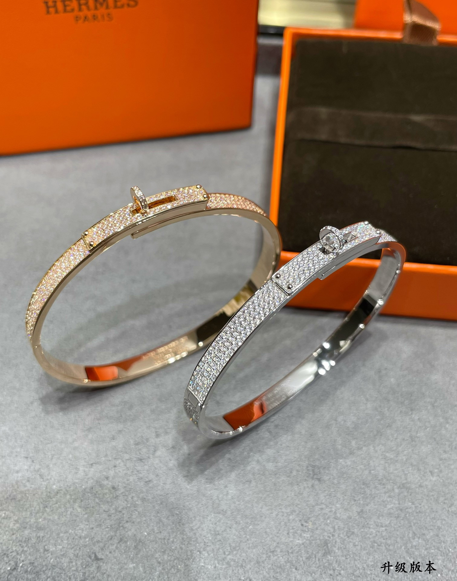 H**mes button fully diamond-encrusted Bracelet
