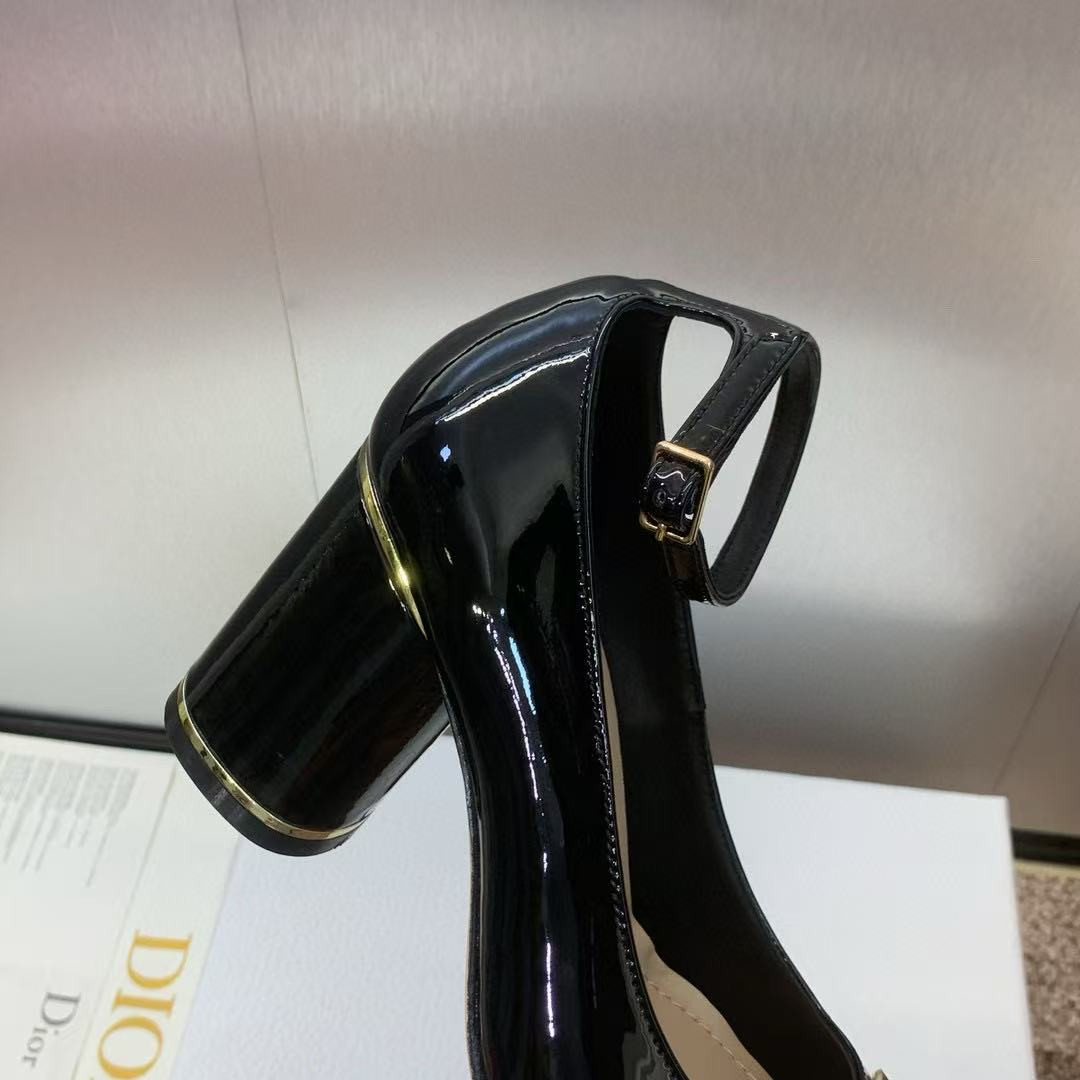 UA D*0r Miss D*0r Graffiti Pump