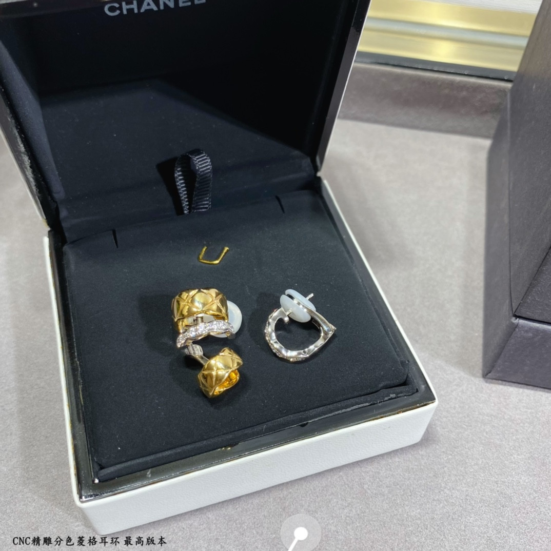 Ch*el Finely carved diamond color separation Earrings
