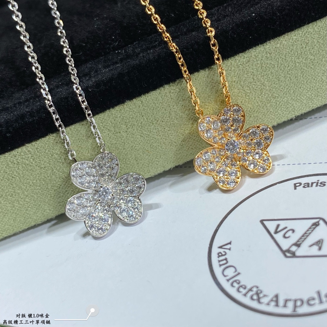 V*N CL*F & Arpels Full diamond clover Necklace