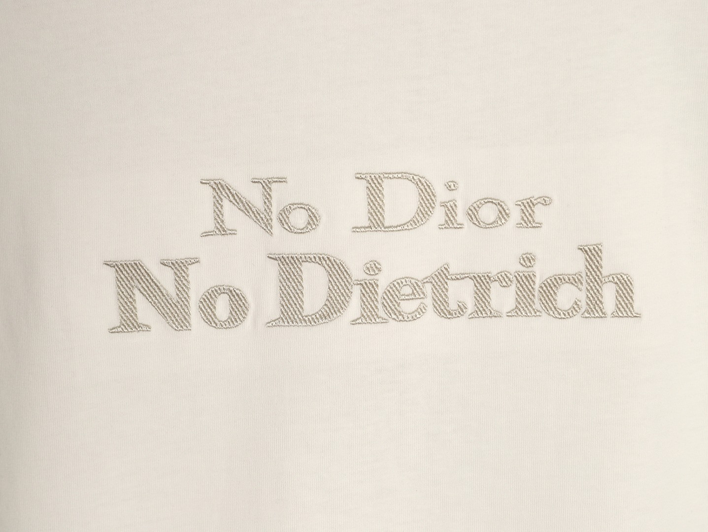 D*or short-sleeved t-shirt
