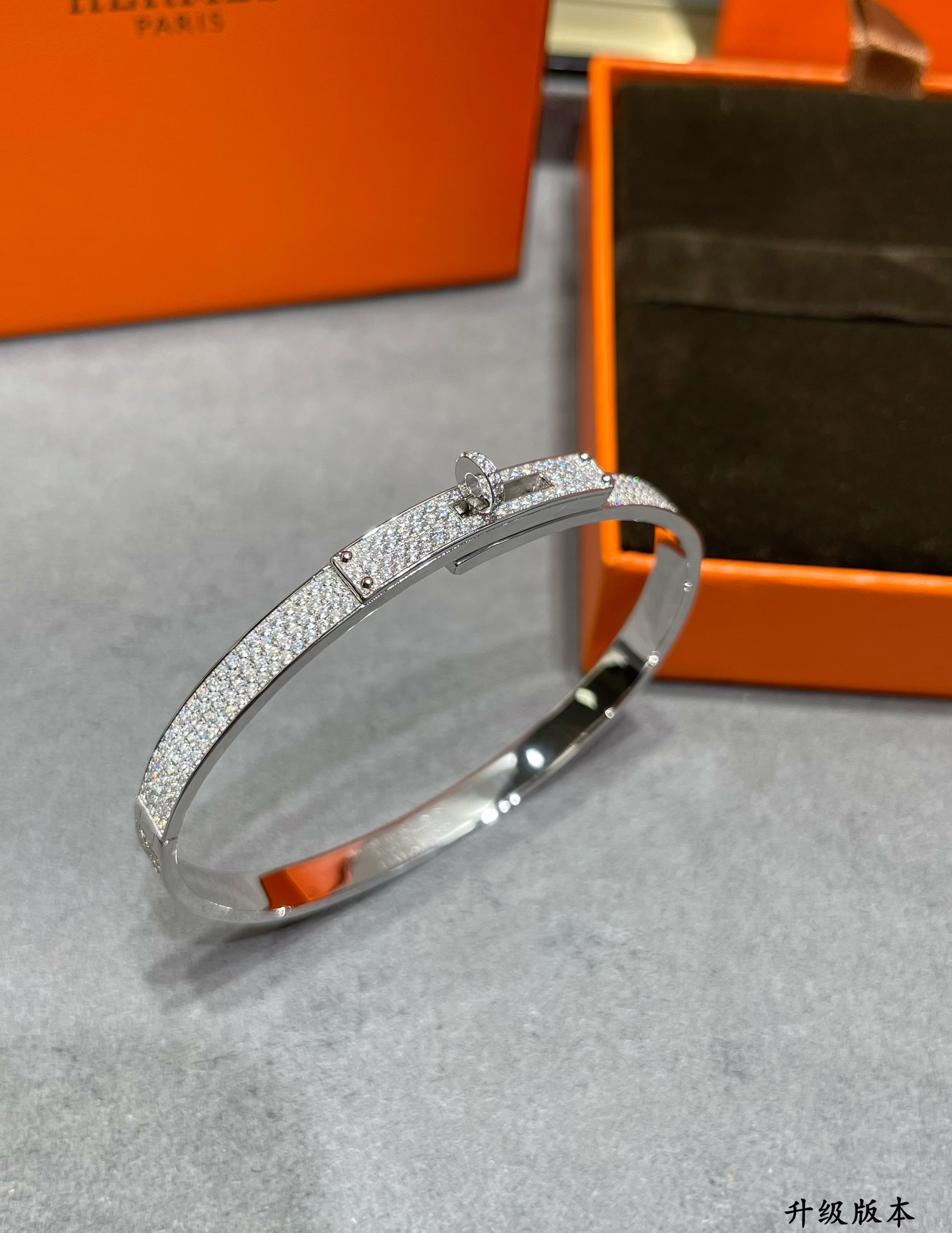 H**mes button fully diamond-encrusted Bracelet
