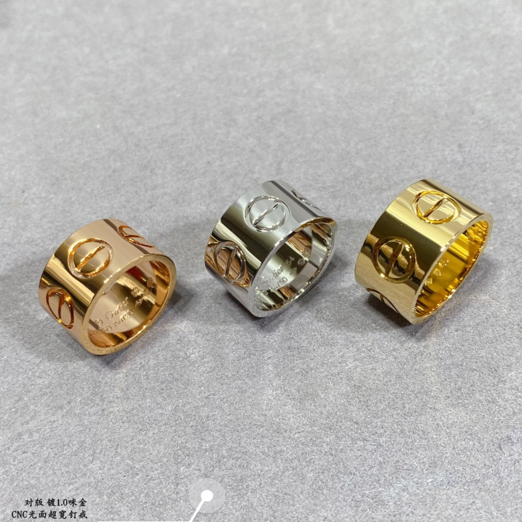 Ca*t*er polished extra wide LOVE nail ring