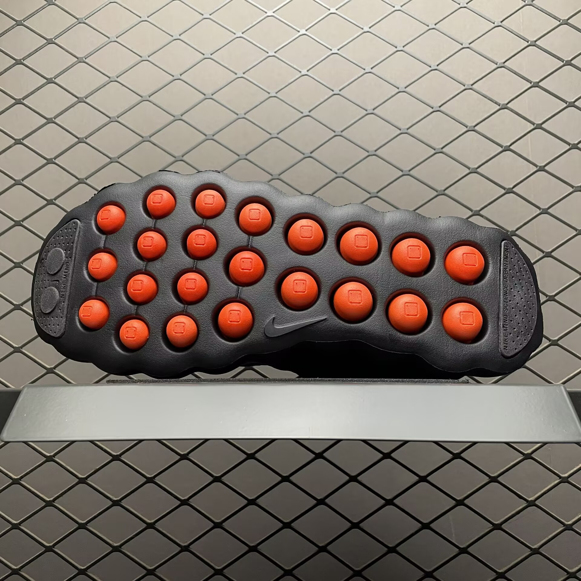 UA Nike Mind 002