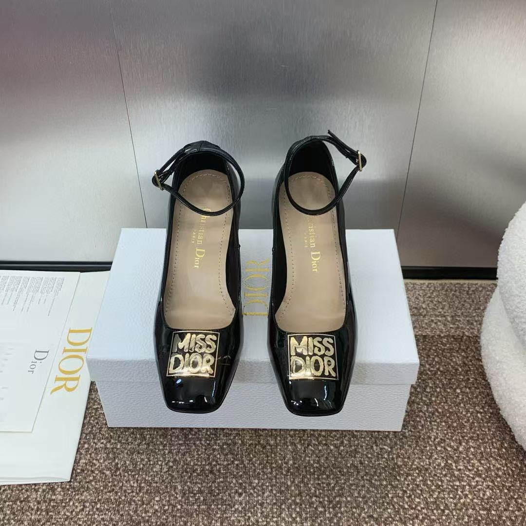 UA D*0r Miss D*0r Graffiti Pump