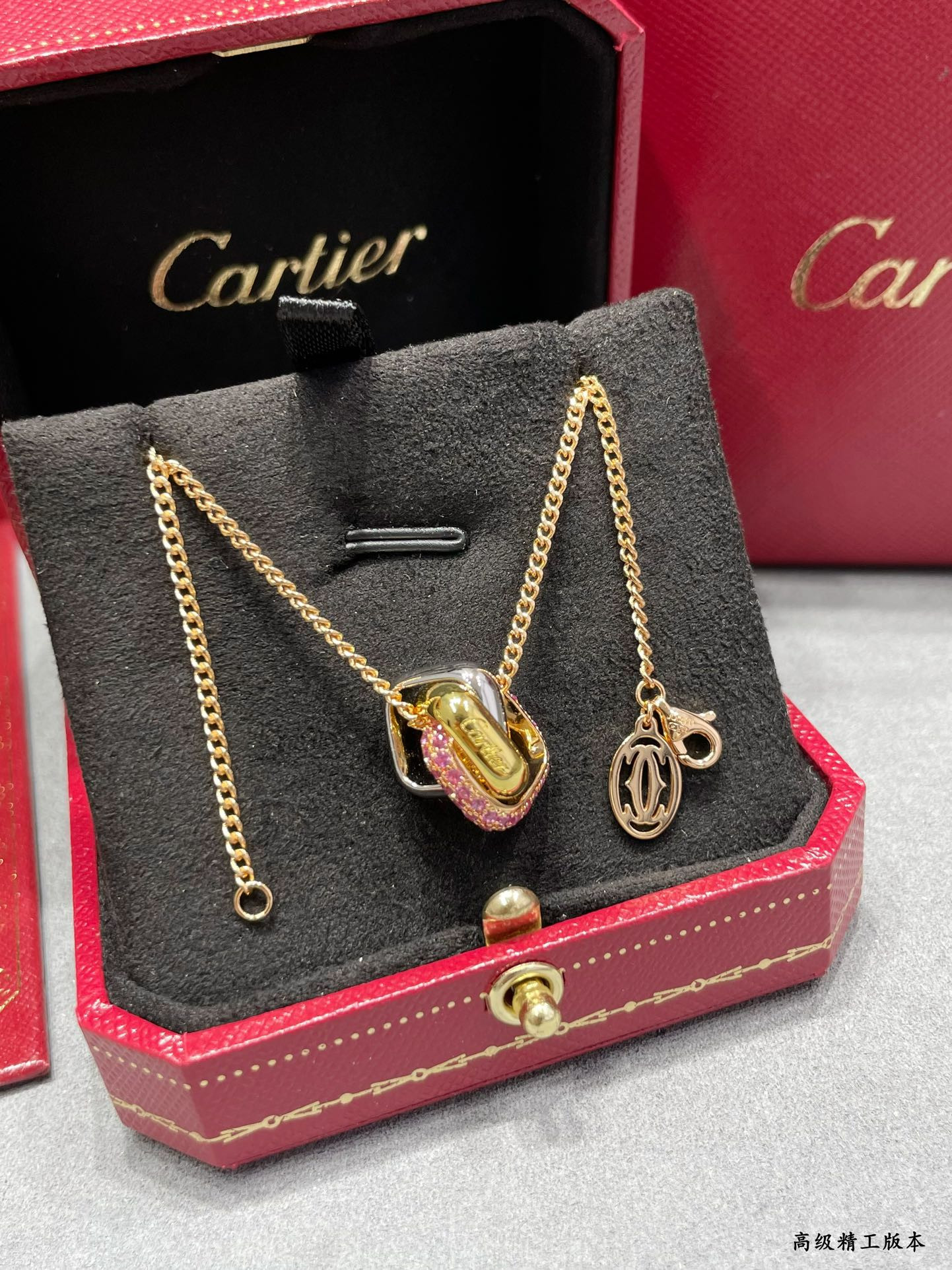 Ca*t*er square triple-ring Necklace