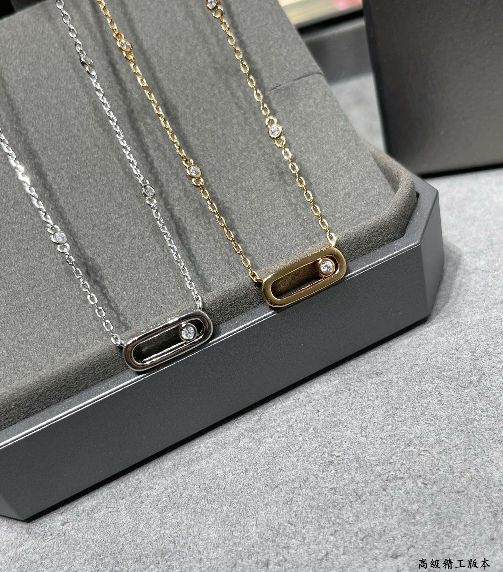 Messika Polished Single Diamond Moving Necklace