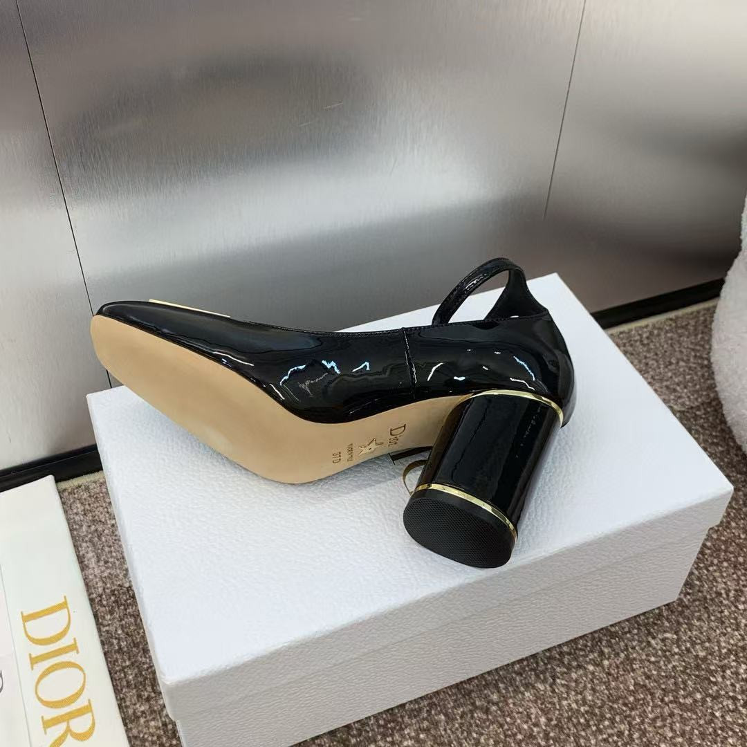 UA D*0r Miss D*0r Graffiti Pump
