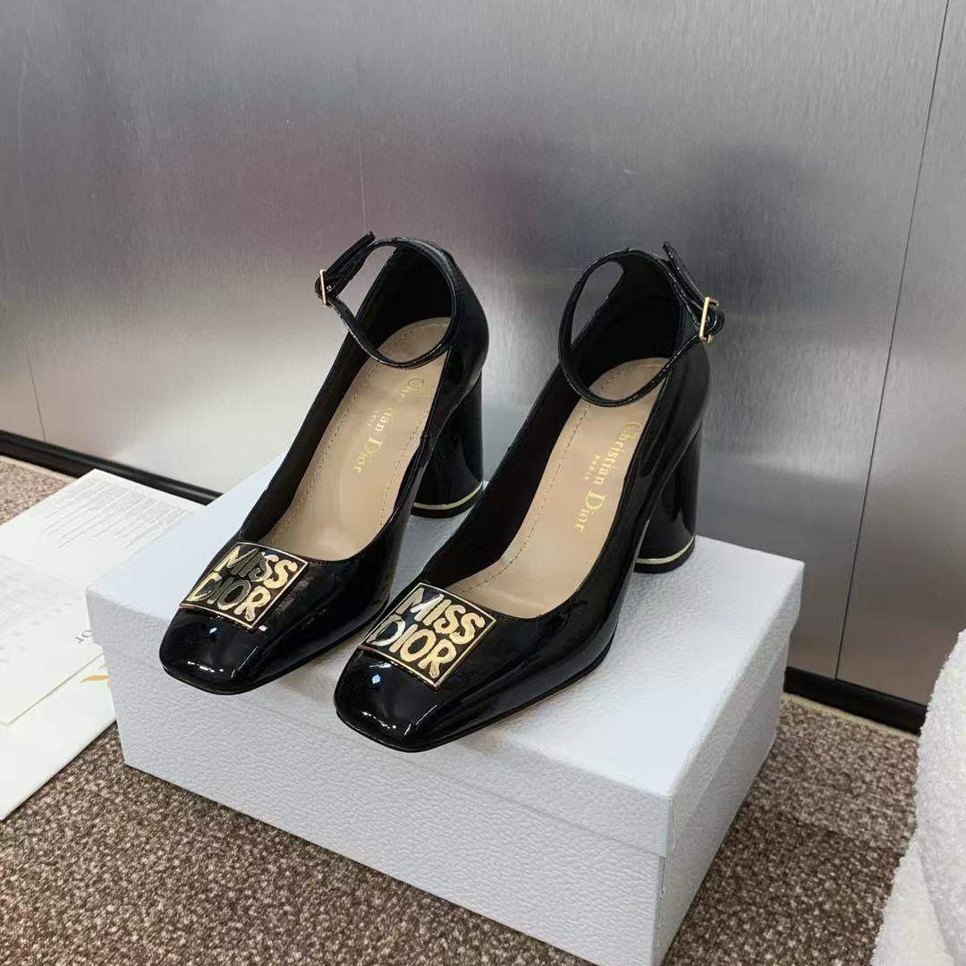 UA D*0r Miss D*0r Graffiti Pump