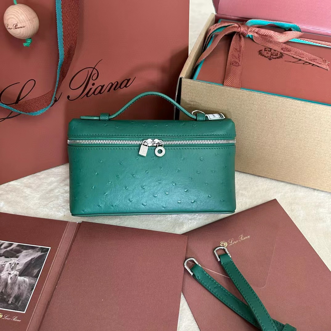 L**o p*ana Extra Pocket L19 Ostrich-grained Leather 11x19x6.5cm
