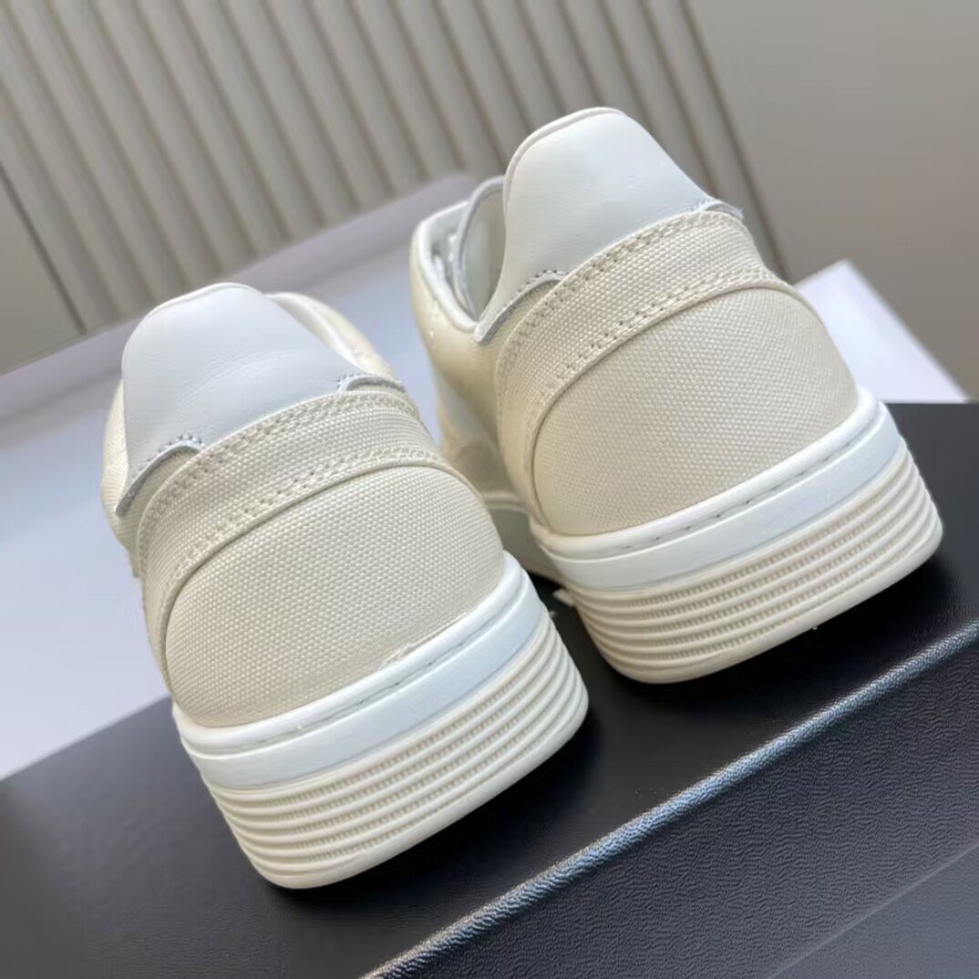 UA Ch*el SNEAKER