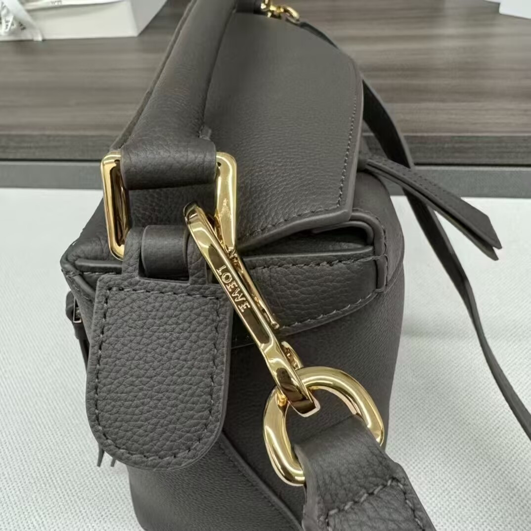 L0ew* Small Puzzle bag in classic calfskin 24x10.5x16.5cm