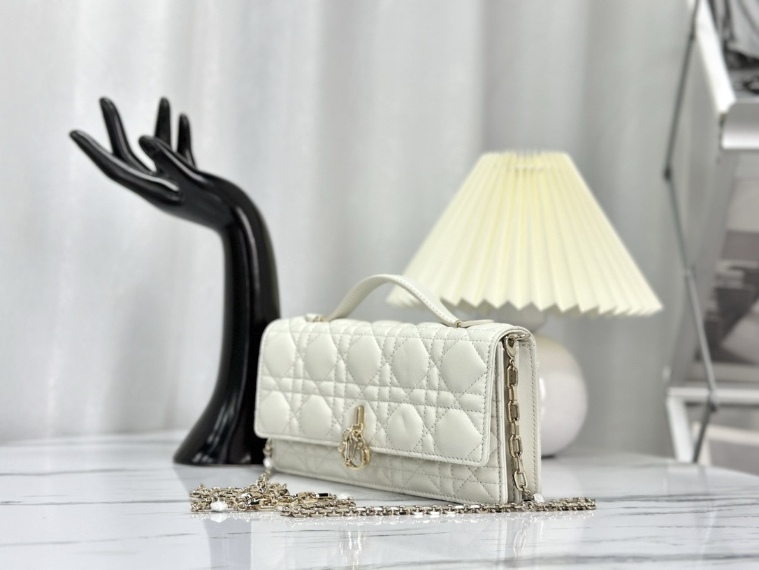 MISS D*0r MINI BAG Latte Cannage Lambskin S0980ONMJ_M030 21 x 11.5 x 4.5 cm