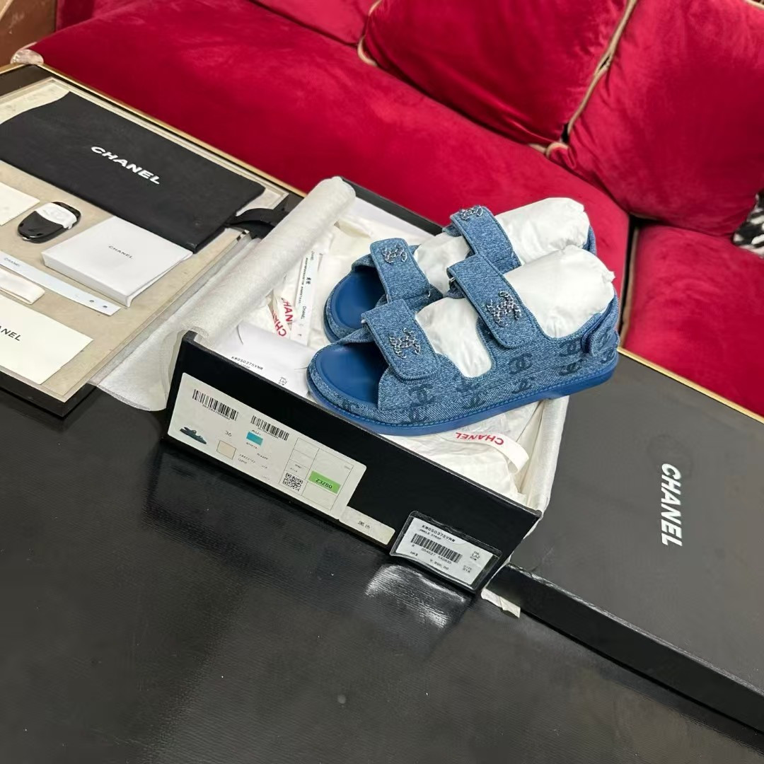 UA Ch*el Slides