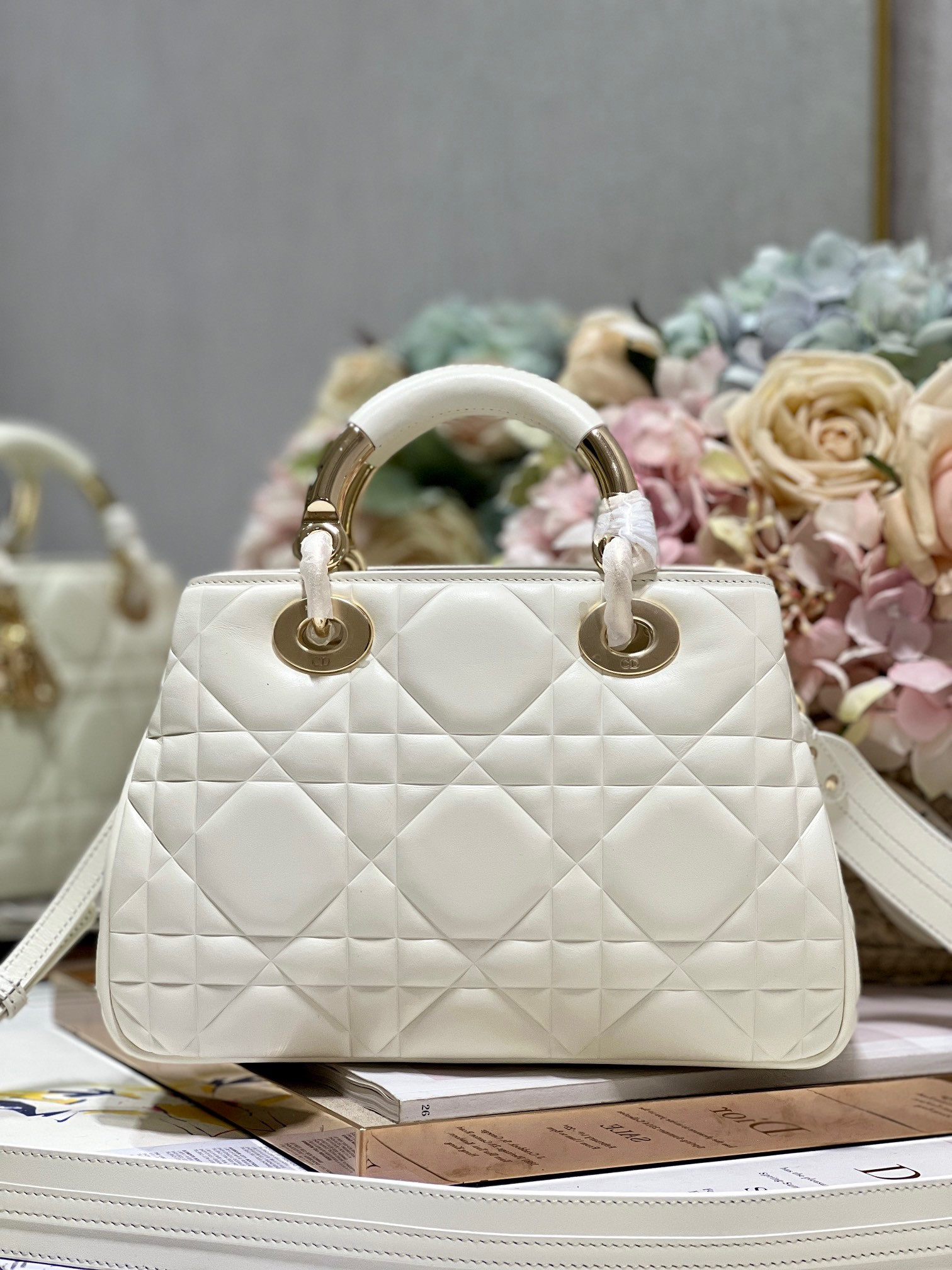 Lady D*0r 95•22  24×16.5×9.5cm