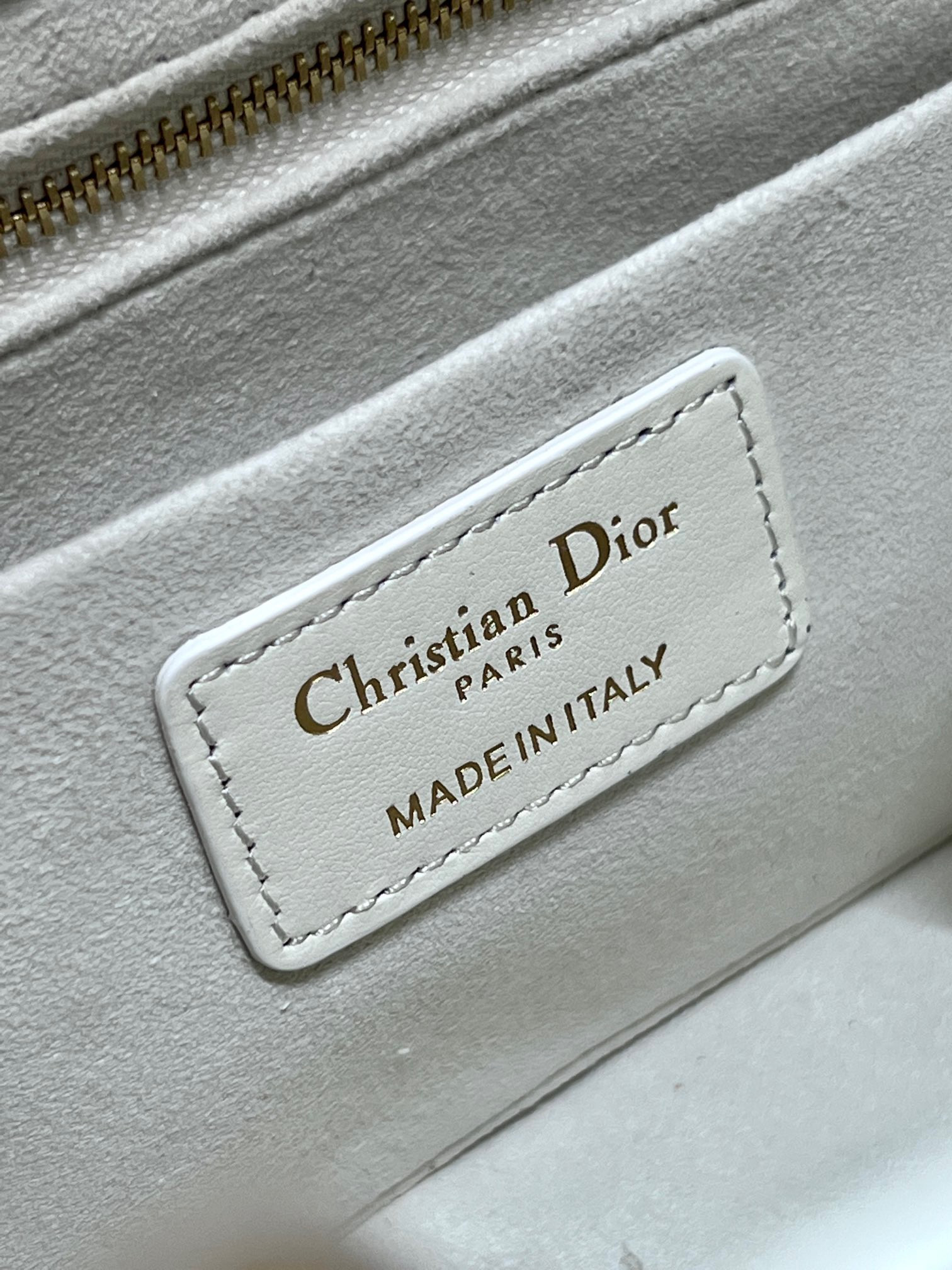 Lady D*0r 95•22  24×16.5×9.5cm