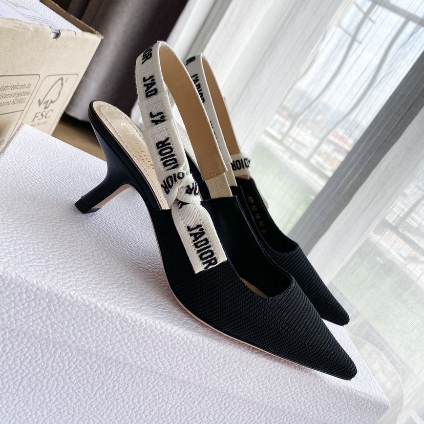 UA D*0r J'AD*0r Slingback Pump