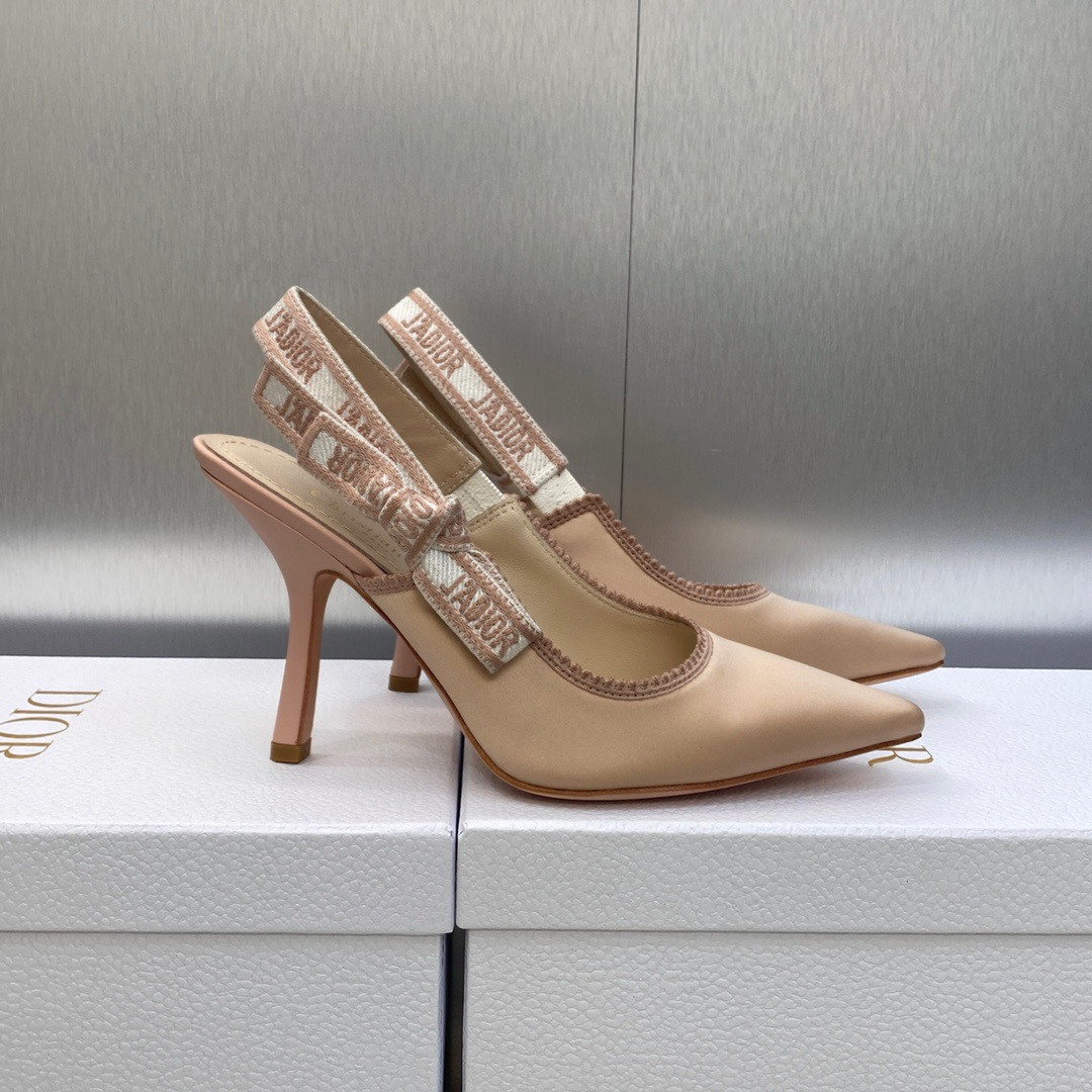 UA D*0r J'AD*0r Slingback Pump