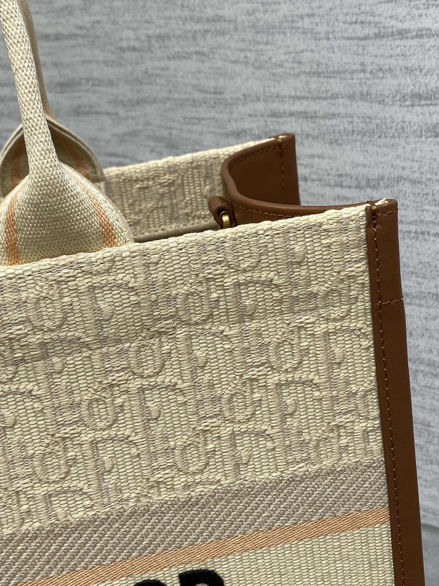 MEDIUM D*0r BOOK TOTE White Multicolor Dragon Zodiac Embroidery  36 x 27.5 x 16.5 cm