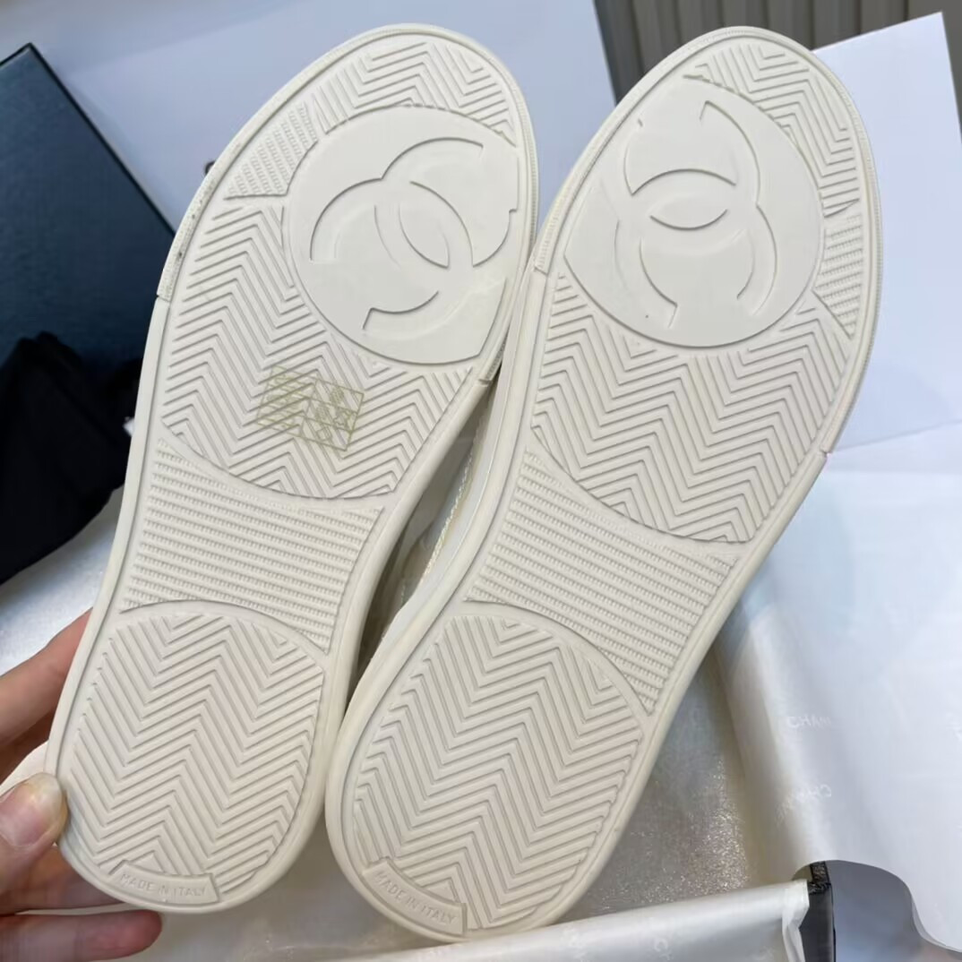 UA Ch*el SNEAKER