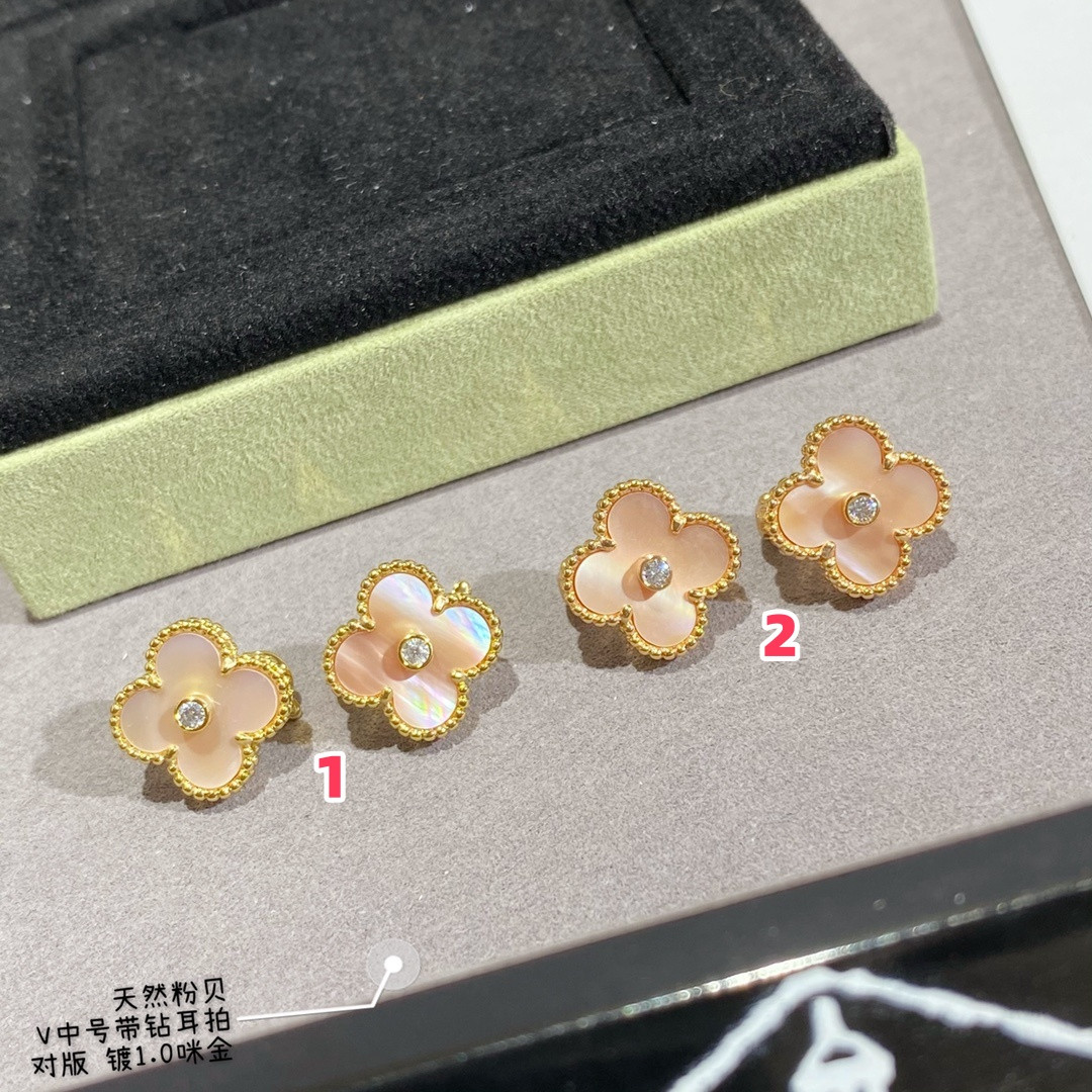 V*N CL*F & Arpels Natural pink shell with diamond four-leaf clover Earrings
