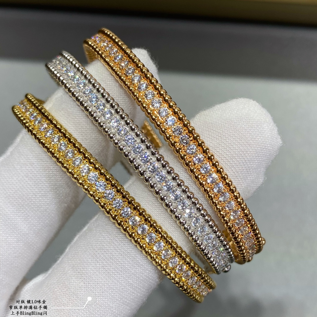 V*N CL*F & Arpels narrow single row full diamond bracelet