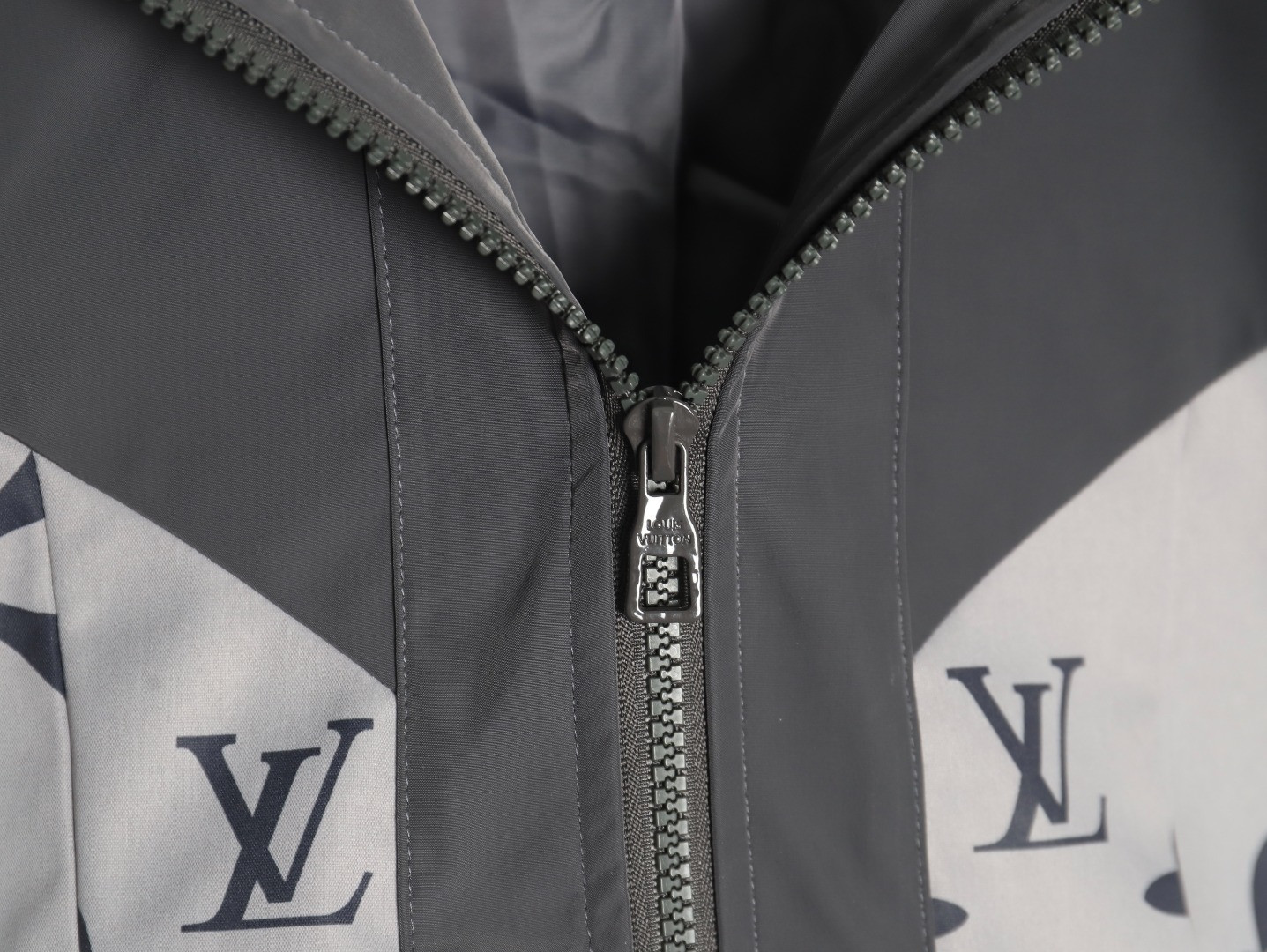 L0*is V*t0n LV Coats