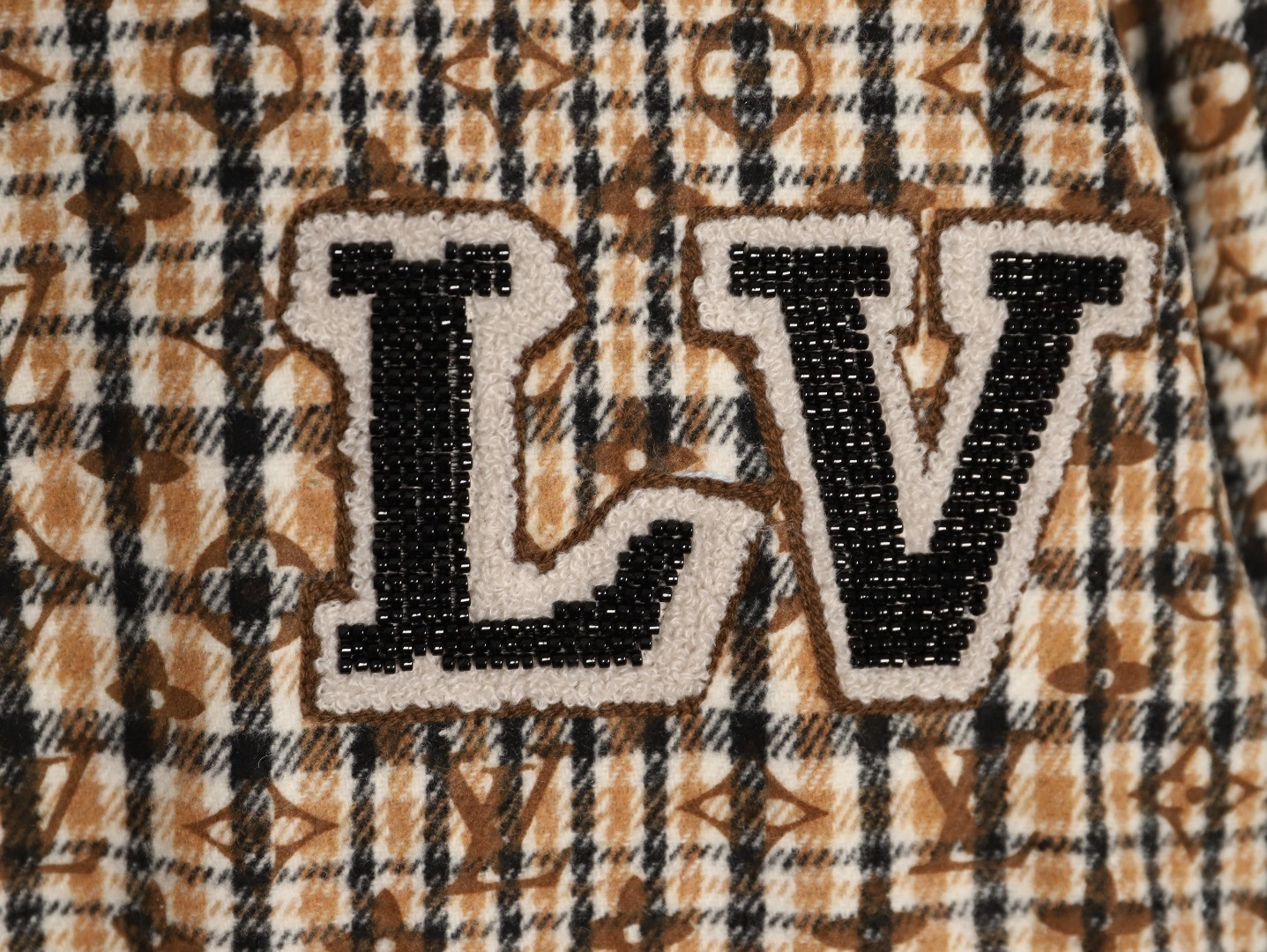 L0*is V*t0n Jacket