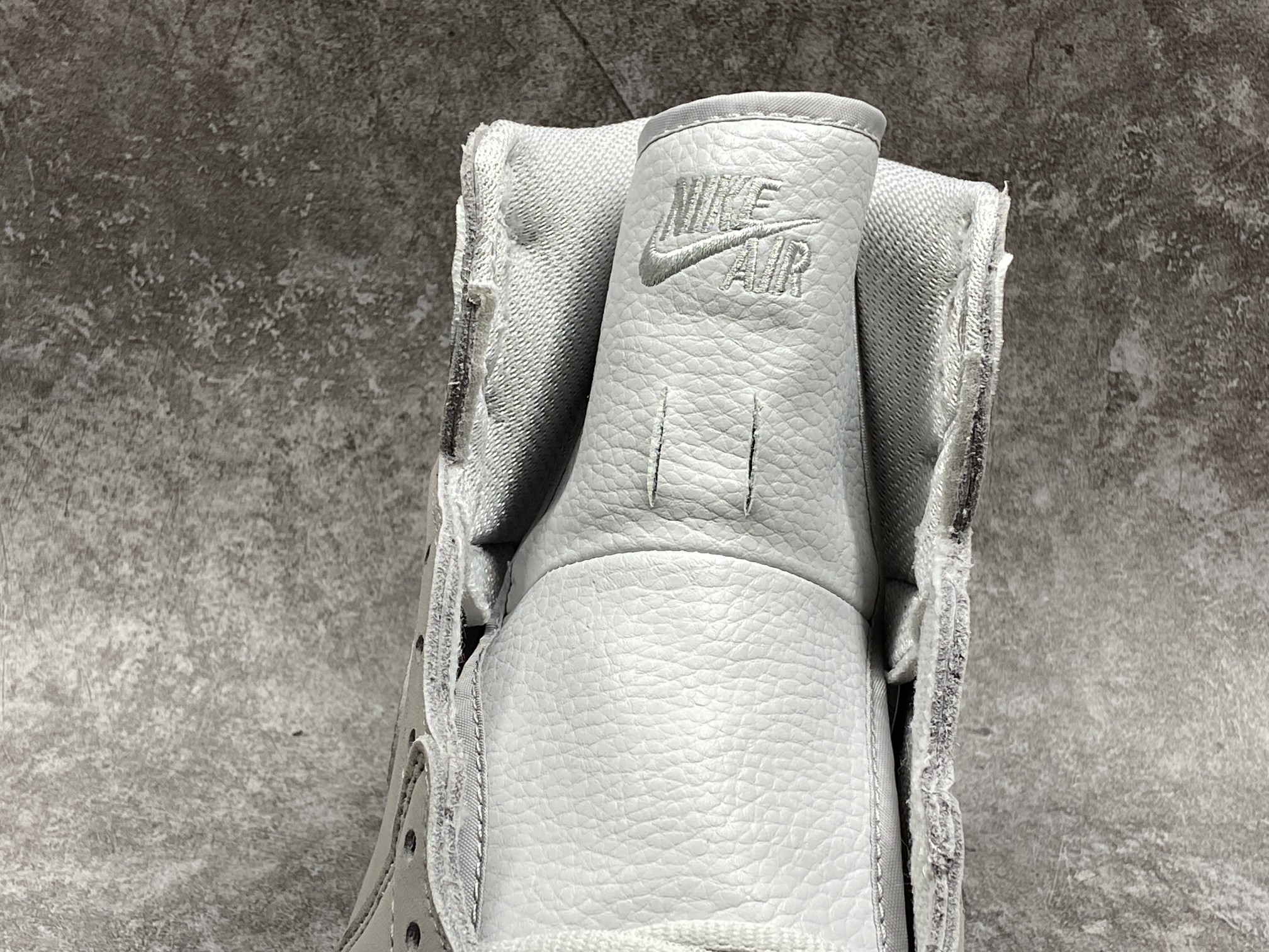 Air Jordan 1 Retro High Silver Anniversary