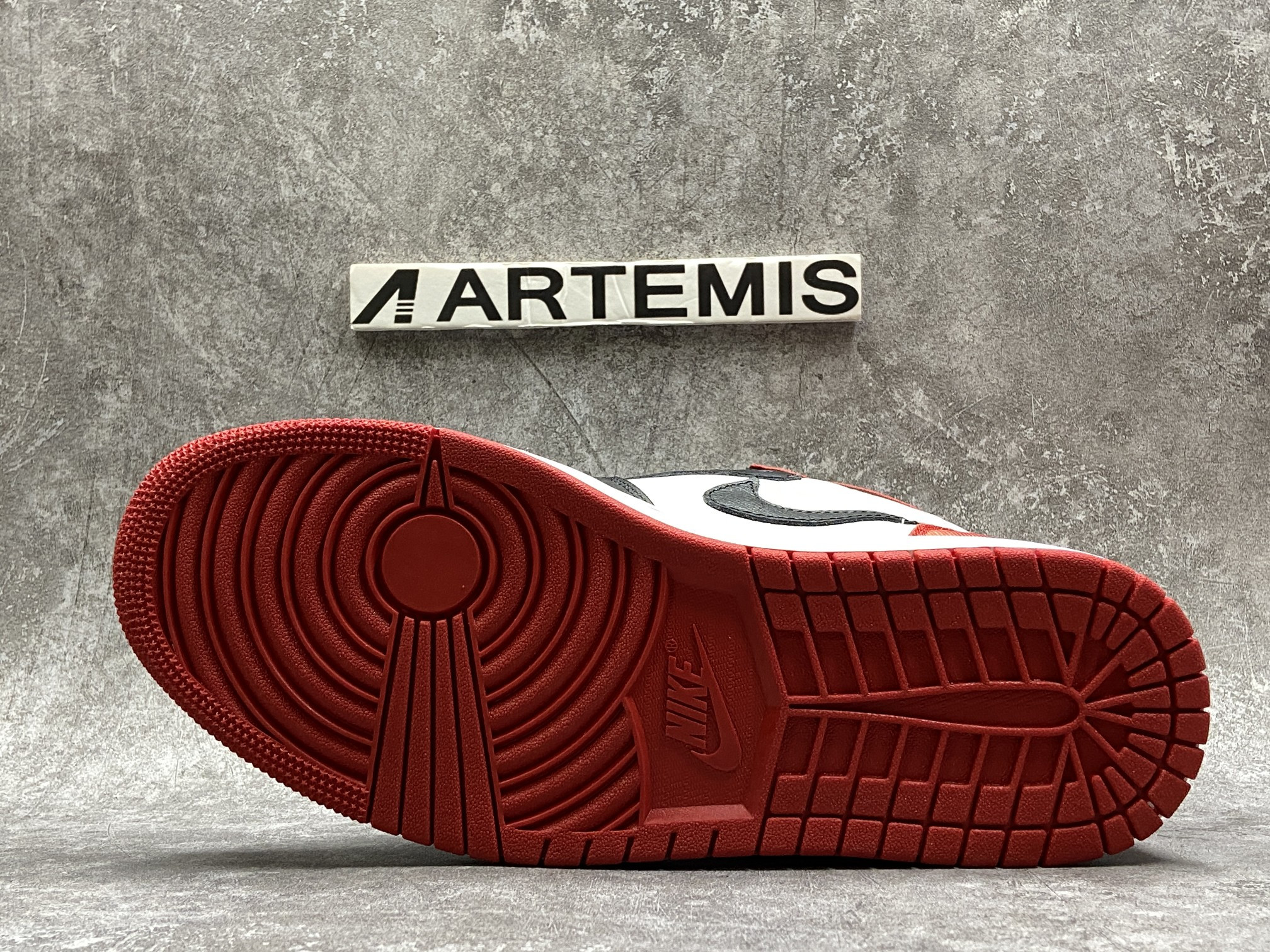 Air Jordan 1 Retro High Satin Black Toe