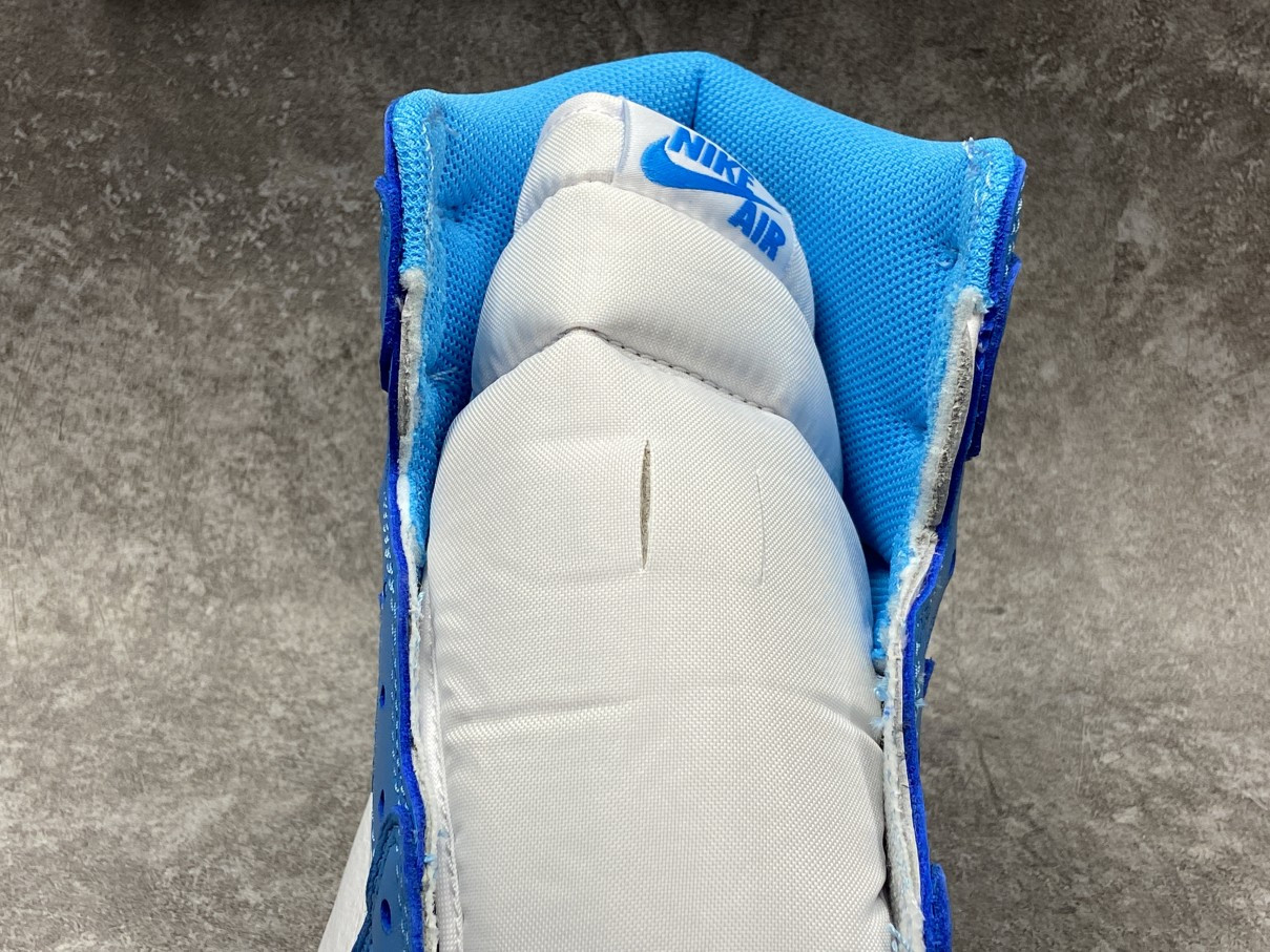 Air Jordan 1 Retro High UNC