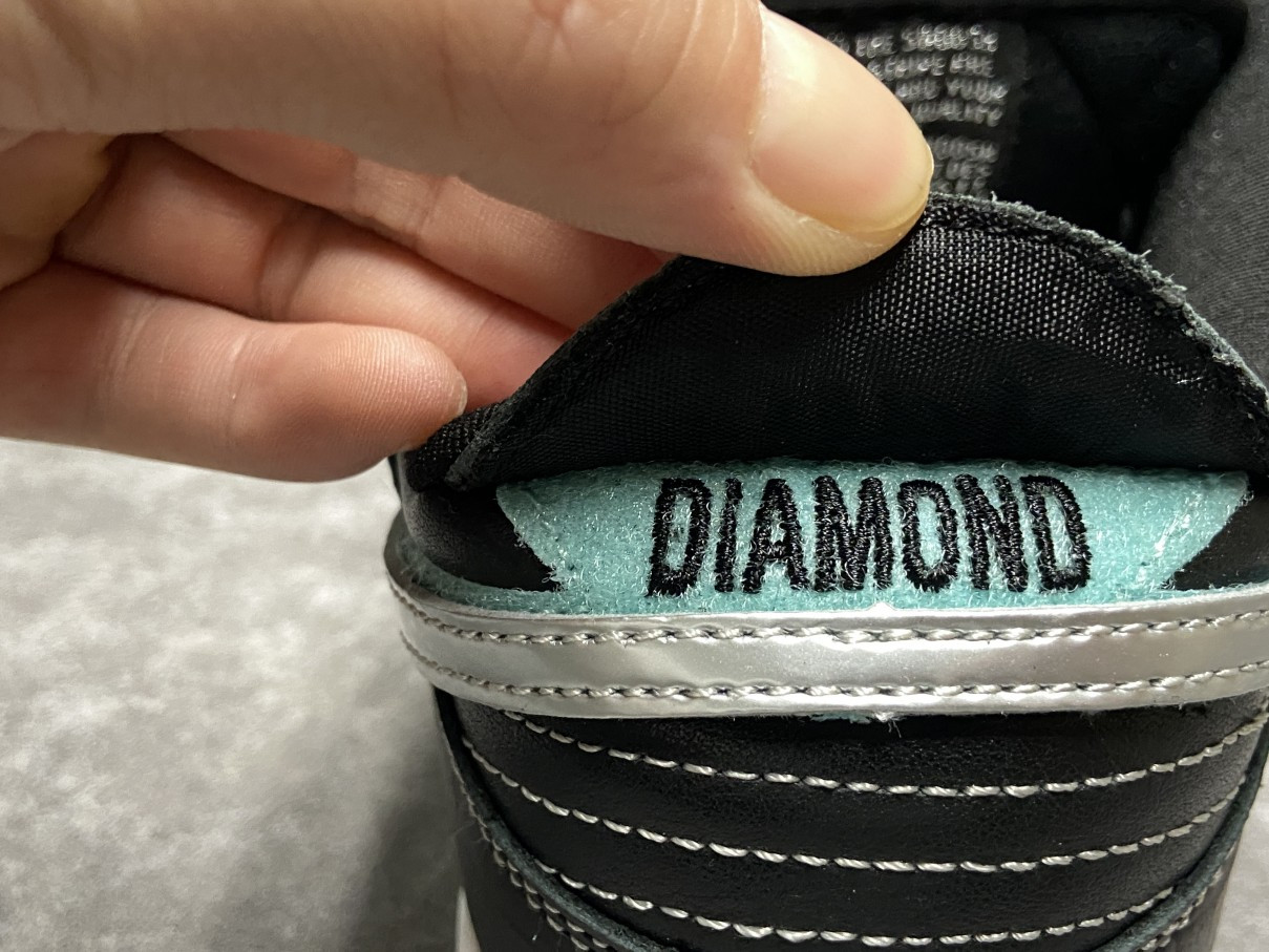 Nike SB Dunk Low Diamond S*pply Co Black Diamond