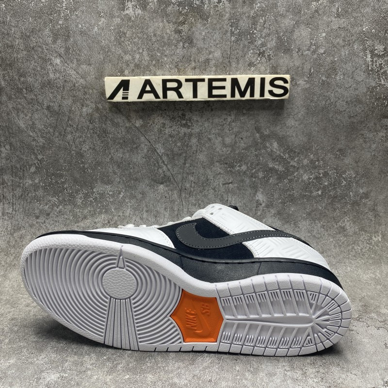 Nike SB Dunk Low TIGHTBOOTH