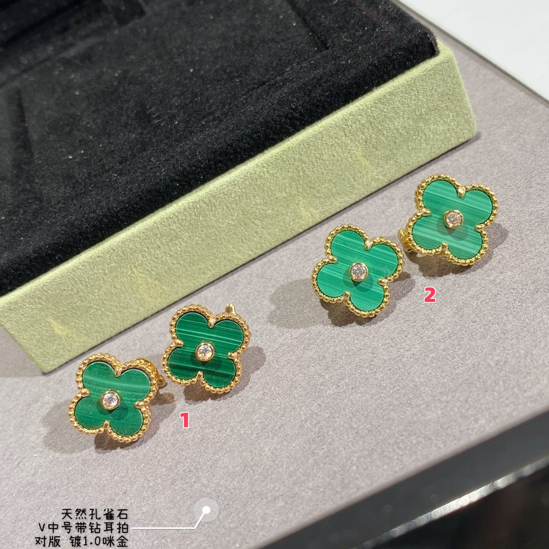 V*N CL*F & Arpels natural malachite with diamond four-leaf clover earrings