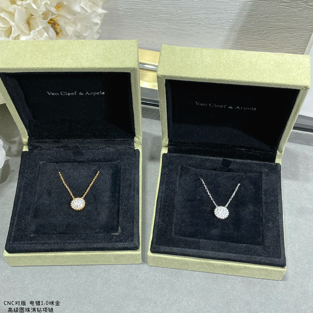 V*N CL*F & Arpels round bead full diamond necklace